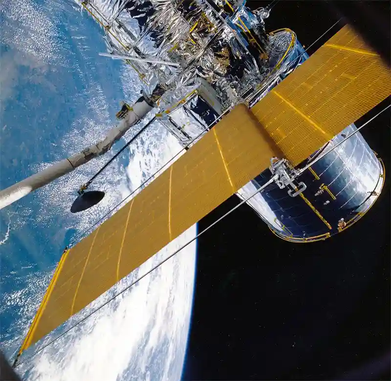 vacuum valve and vacuum chamber for aerospace