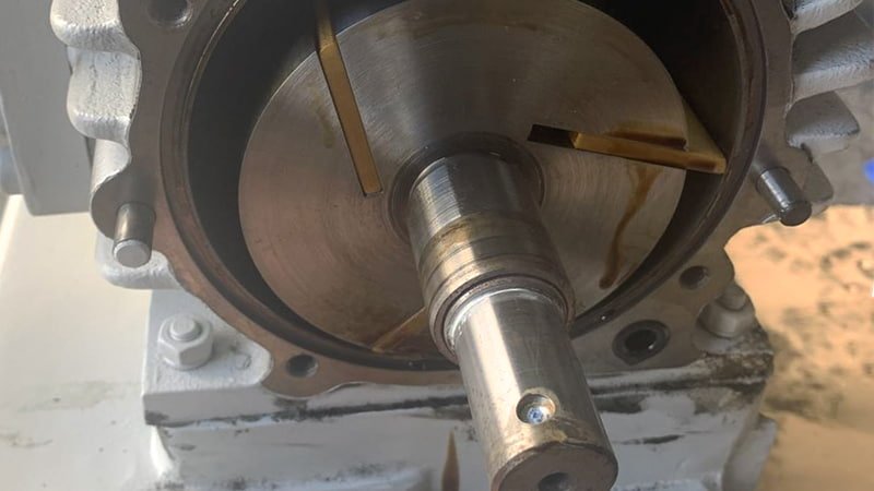 vacuum pump loud sound reasons